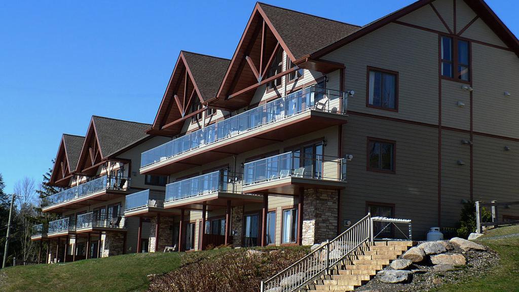 Au Pied Des Pentes Apartment Bromont Exterior photo